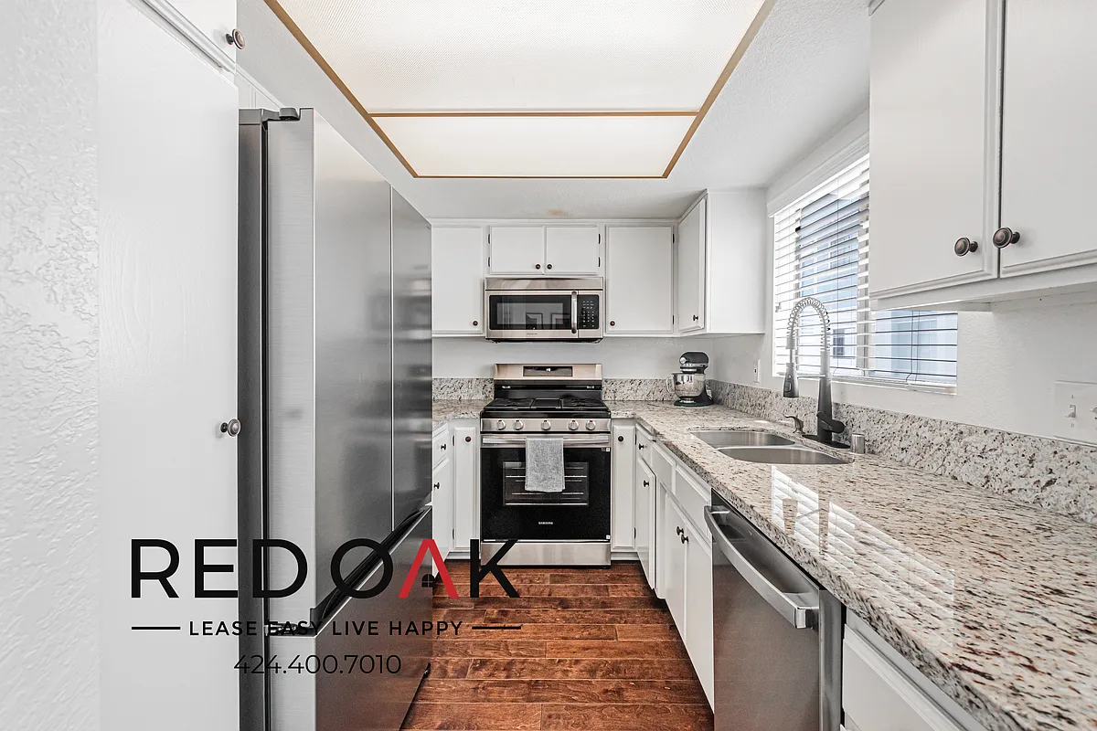 Building Photo - 628 N Wilson Ave #2