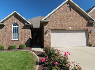 13 Prairie Vista Ct, Bloomington, IL 61704