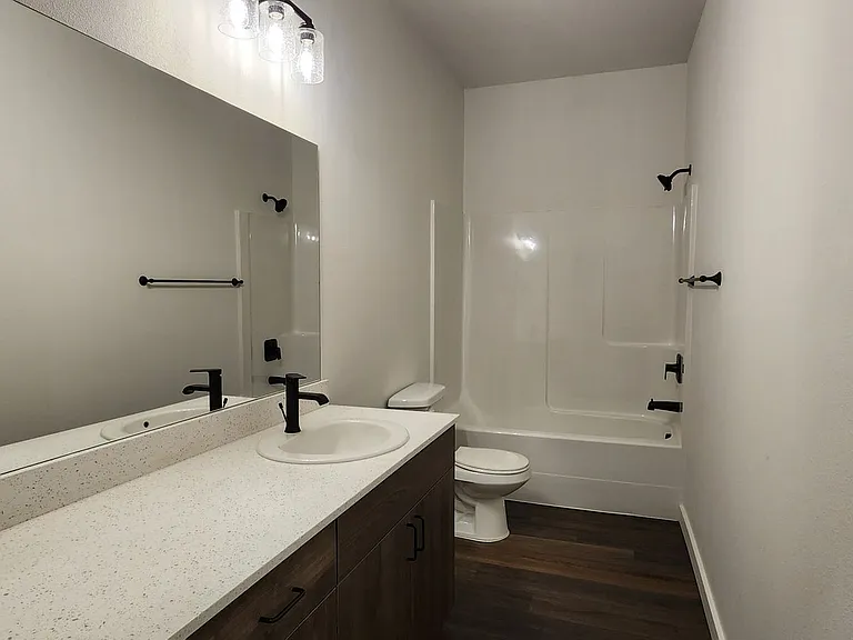 Ames Creek Apartments — Photo 19