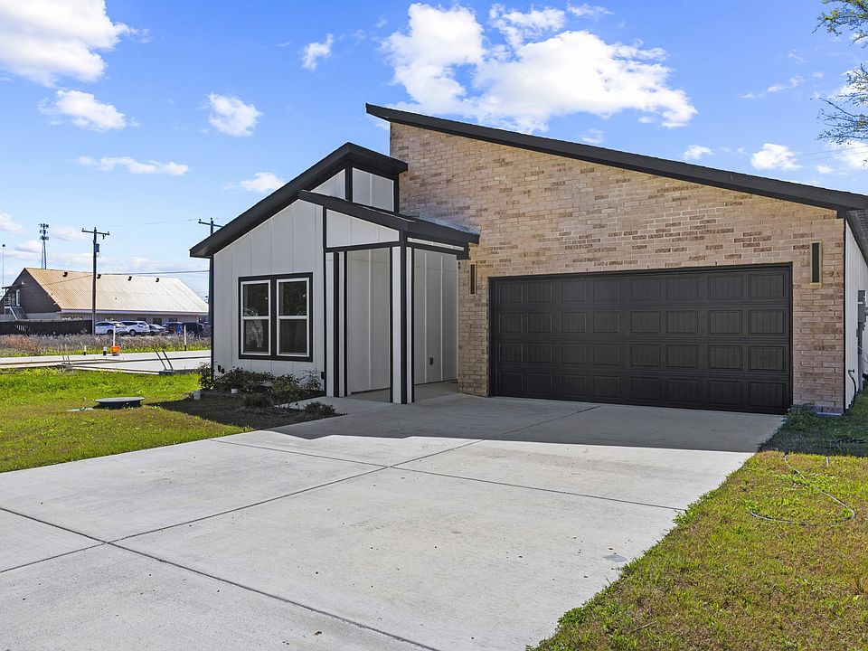1st image of 121 Loon Bay Dr
