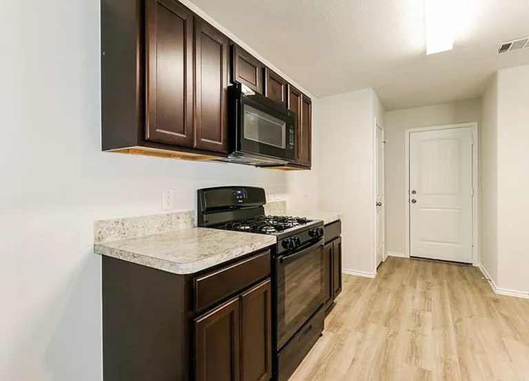 2743 Madison Ct — Photo 4