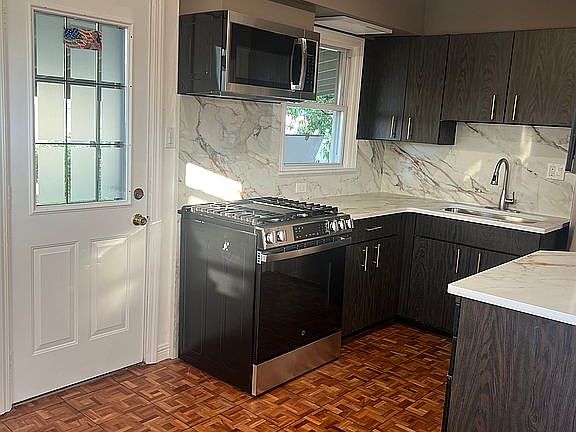 5th image of 336 Herricks Rd