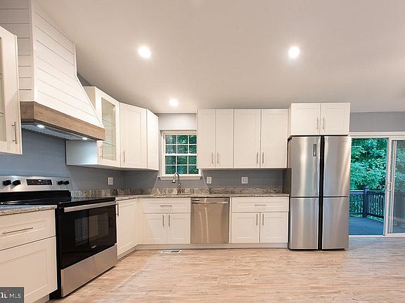 5th image of 28975 Christopher Ct