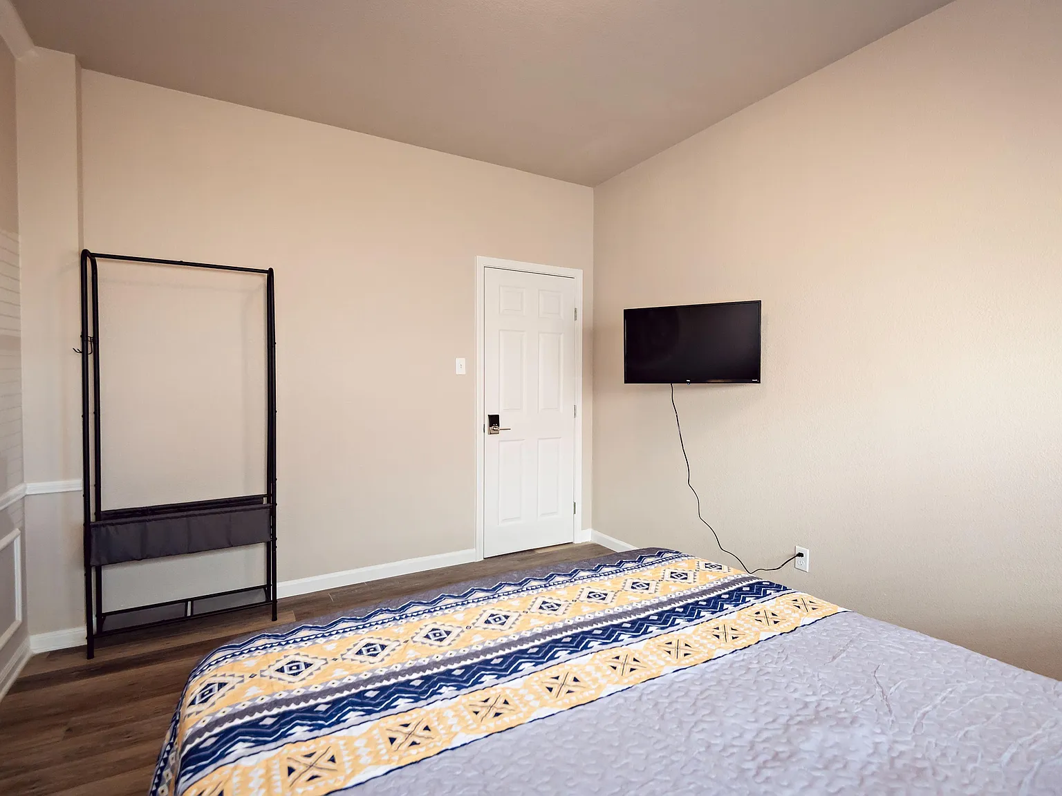 4 bed, 3.0 bath, 2326 sqft, $685 — Photo 2