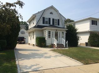 317 Wellington Rd S, Garden City, NY 11530