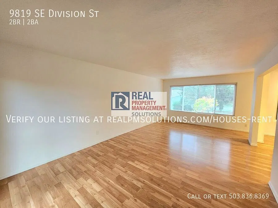 Great Apartment With Open Layout Right On Division! — Photo 3