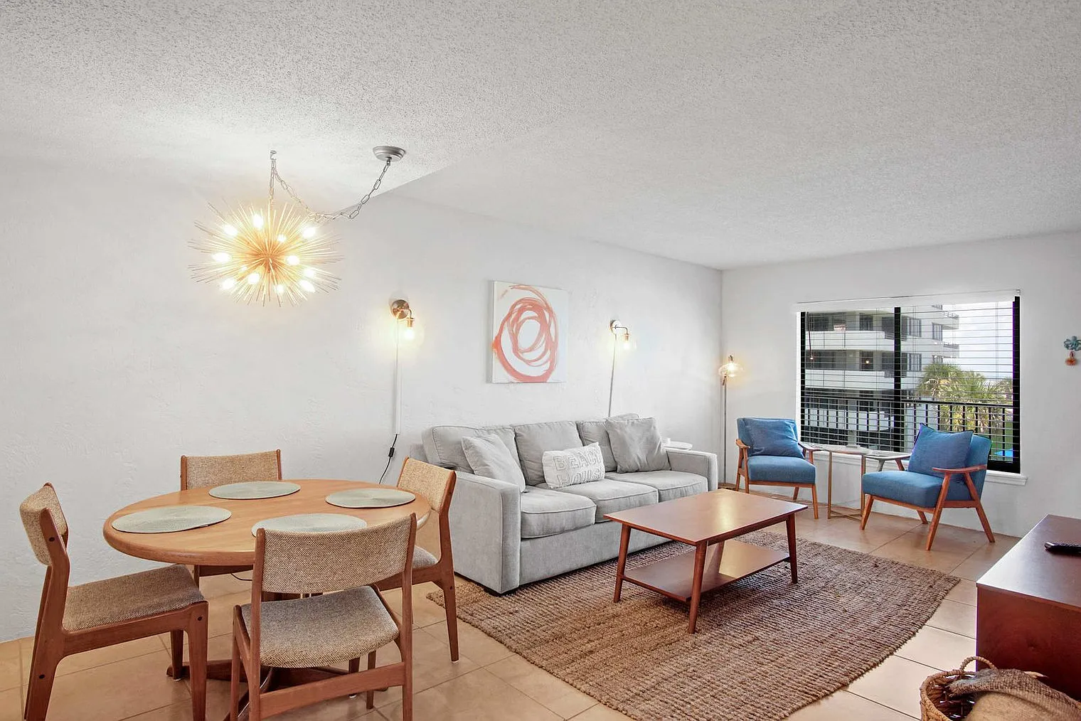 2 bed, 1.5 bath, 1054 sqft, $3,518 — Photo 2