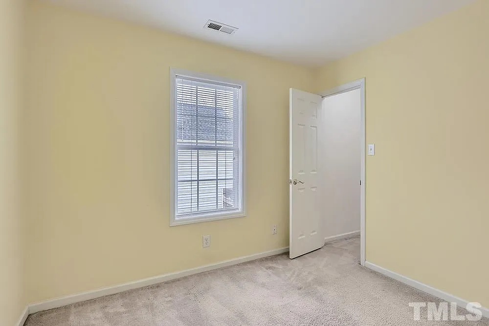 3 bed, 2.5 bath, 1574 sqft, $2,000 — Photo 4