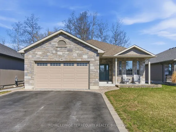 32 Birchmount St, Quinte West, ON K8V 0C6