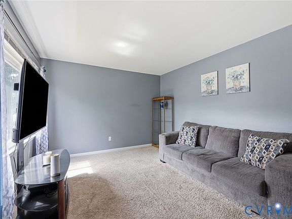 4th image of 302 Knight Dr