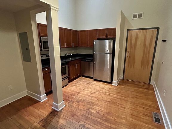 3rd image of 213 E Broad St #102
