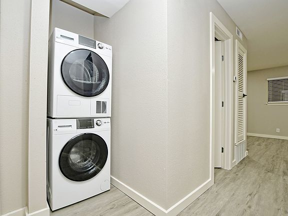 5th image of 600 1/2 E 53rd St #137
