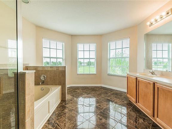 5th image of 7232 Humber Cir