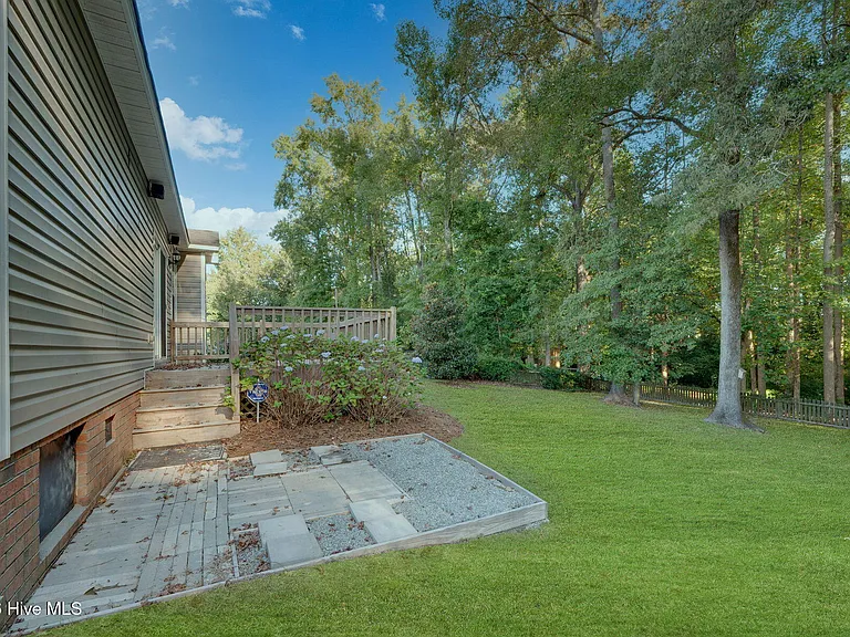 Elizabeth Edwards Ct — Photo 9