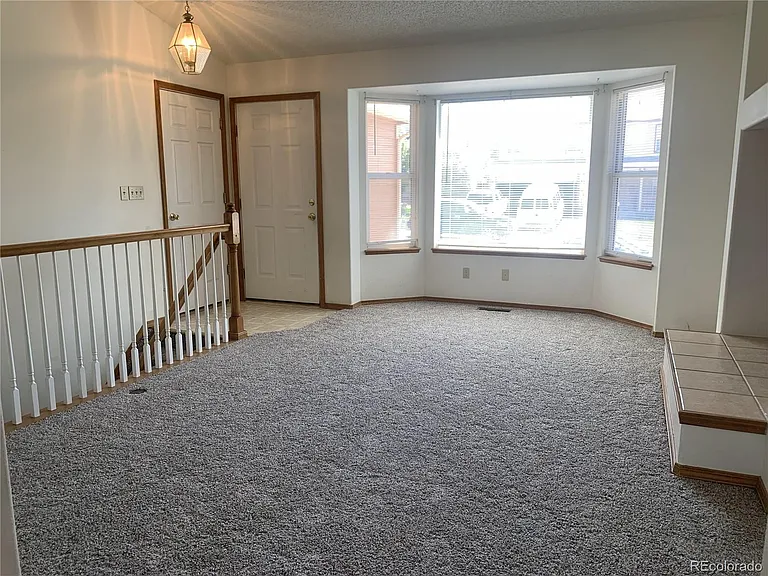 5162 Chaise Dr — Photo 4