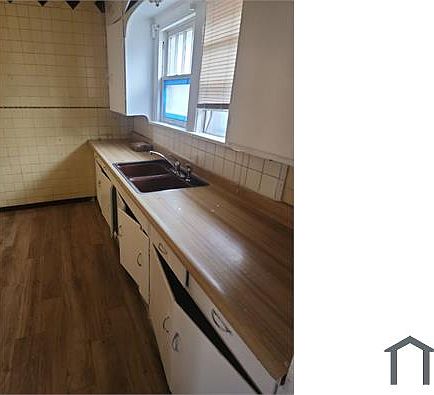 3rd image of 1234 College St