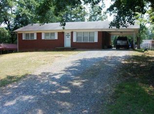 2530 W View Acres Ave, Hickory, NC 28601