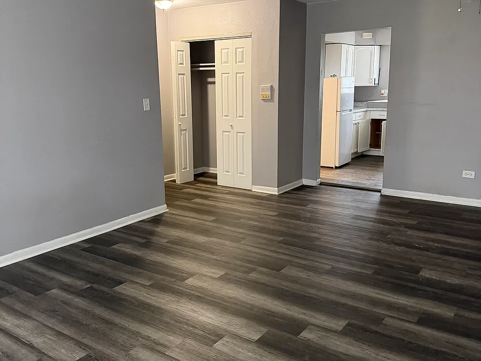 2116 Williamsburg Dr #201
