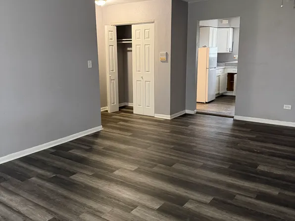 2116 Williamsburg Dr APT 201, Waukegan, IL 60085