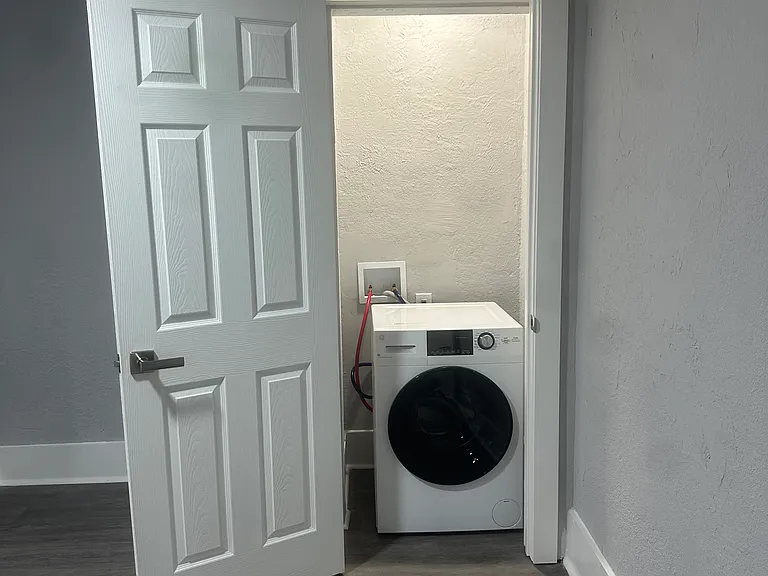 215-18 W Walnut Ln #C401 — Photo 16