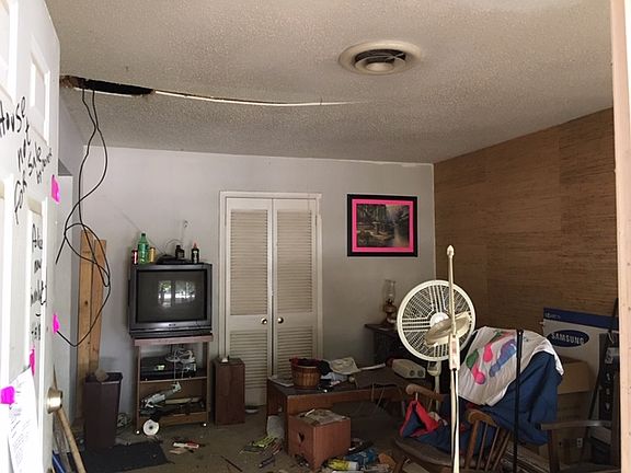 4th image of 2817 Holiday Dr
