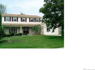 555 Pinehurst Dr, Rochester Hills, MI 48309