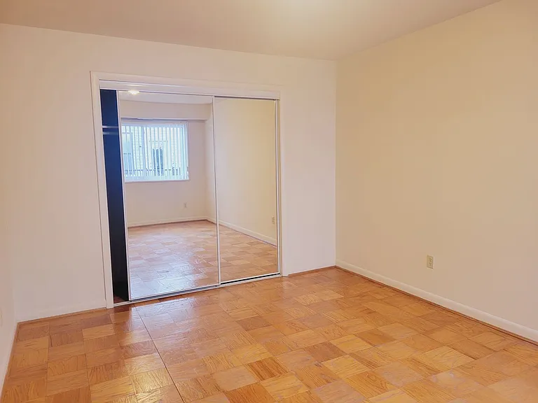 Columbia Courts Apartments — Photo 17