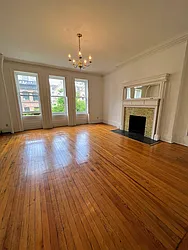 Rented by R New York