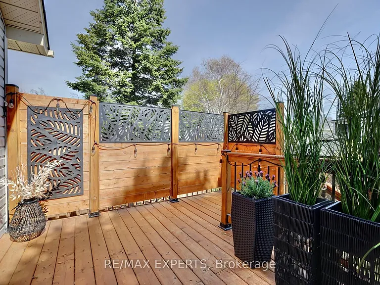 72 Donald Cres — Photo 32