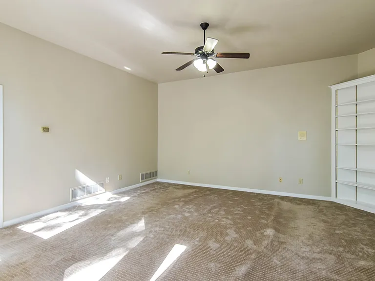 1113 Shady Oaks Cir — Photo 22