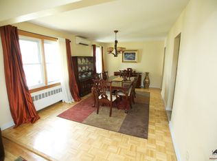 152 Floral Pkwy, Floral Park, NY 11001