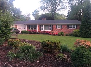 3147 Florida Dr, Hendersonville, NC 28792