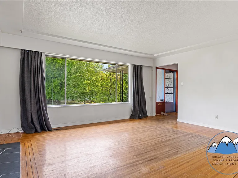 6589 Elliott St — Photo 5