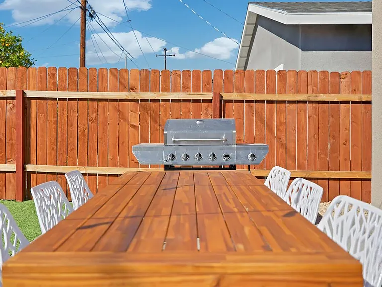 14415 Pontlavoy Ave — Photo 20