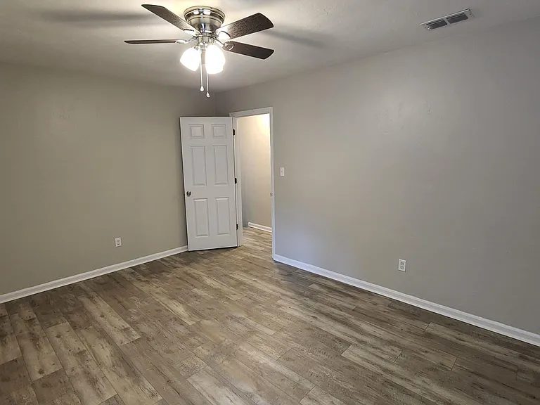 2479 Dundee Dr — Photo 14