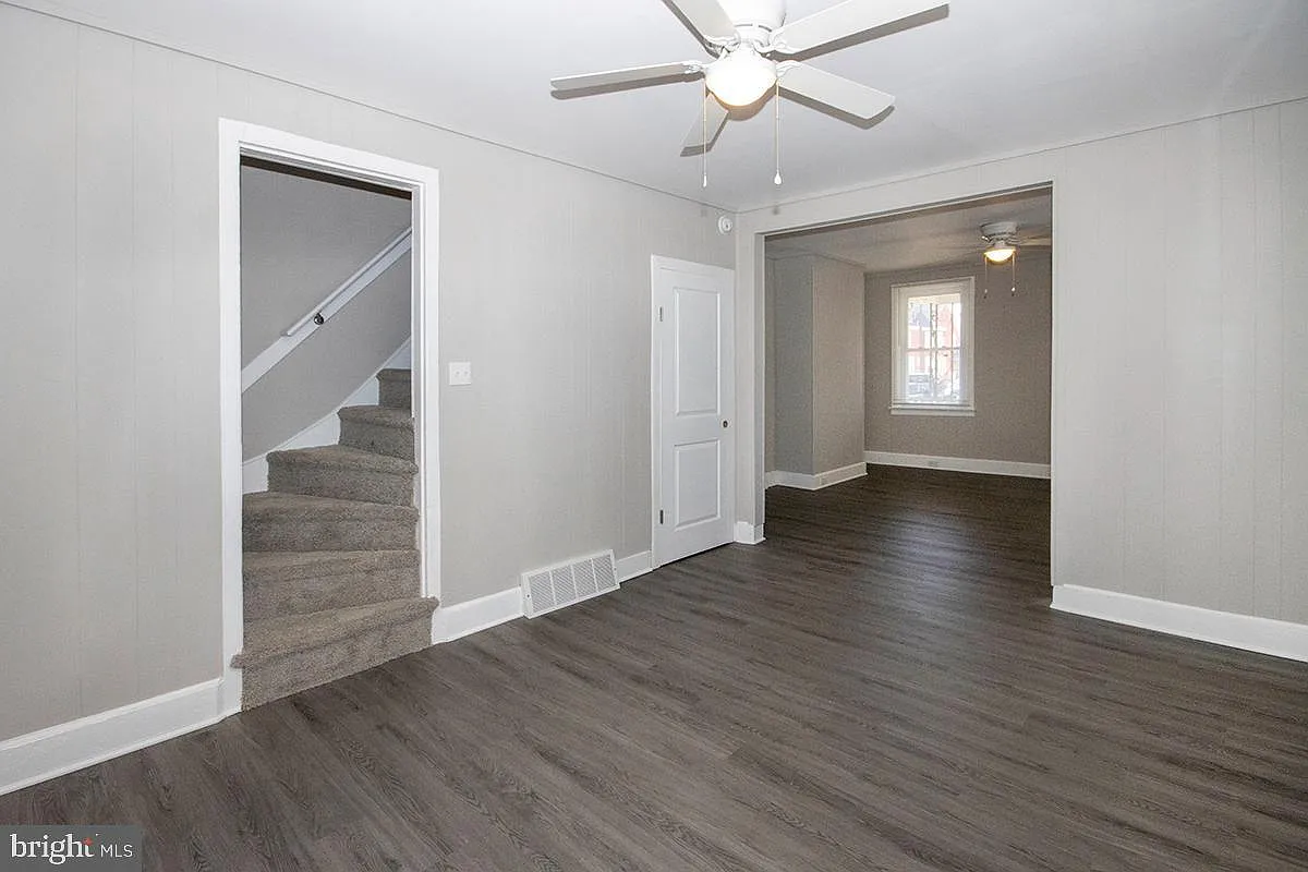 3 bed, 962 sqft, $2,100 — Photo 3