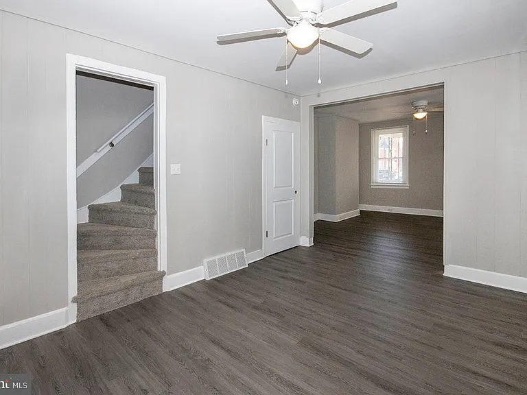 207 Somerset St — Photo 3