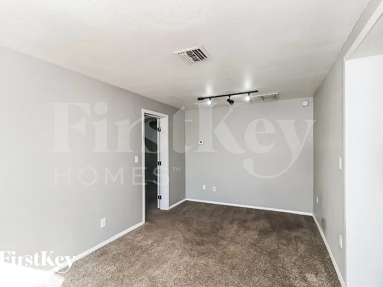 3320 S Margo Dr — Photo 15