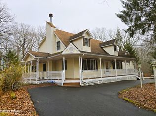 119 Village Ln, Lords Valley, PA 18428