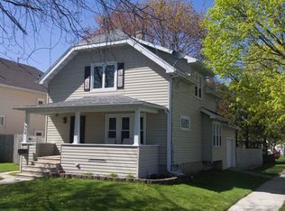 404 Saint Clair St, Manitowoc, WI 54220