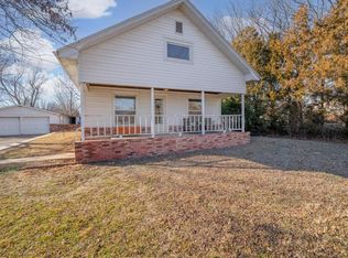 3505 Meadowlark Ln, Winfield, KS 67156
