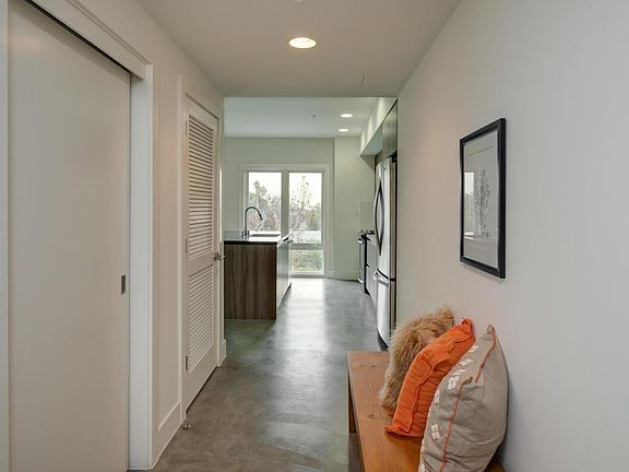3rd image of 482 S Arroyo Pkwy #301