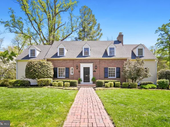 212 Forest Dr, Falls Church, VA 22046