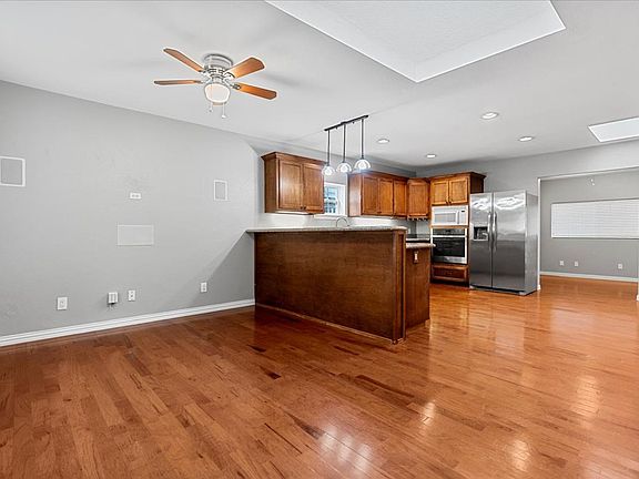 2nd image of 4320 Woodcrest Ln