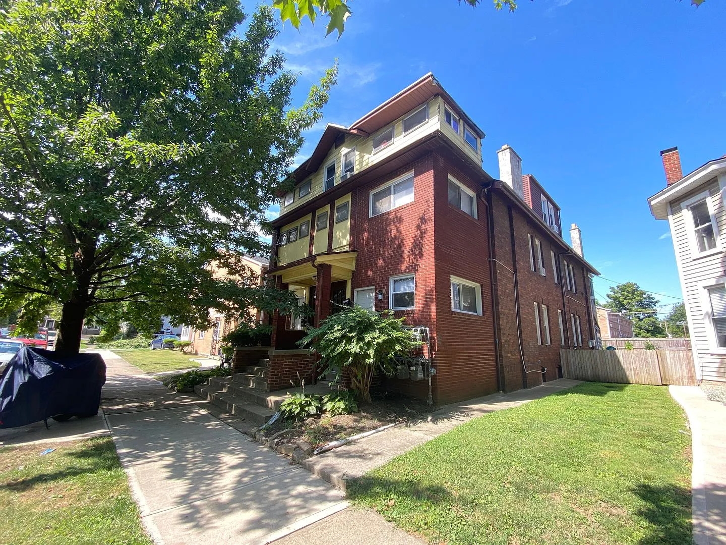 Highland St 1441-1443 CR — Photo 2