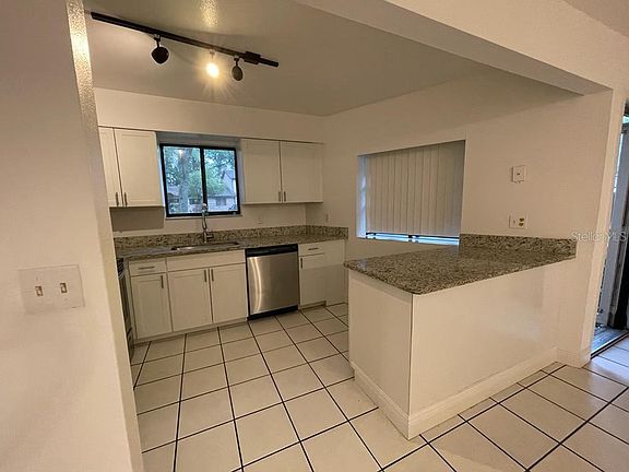 4th image of 1735 Foxhall Cir #501