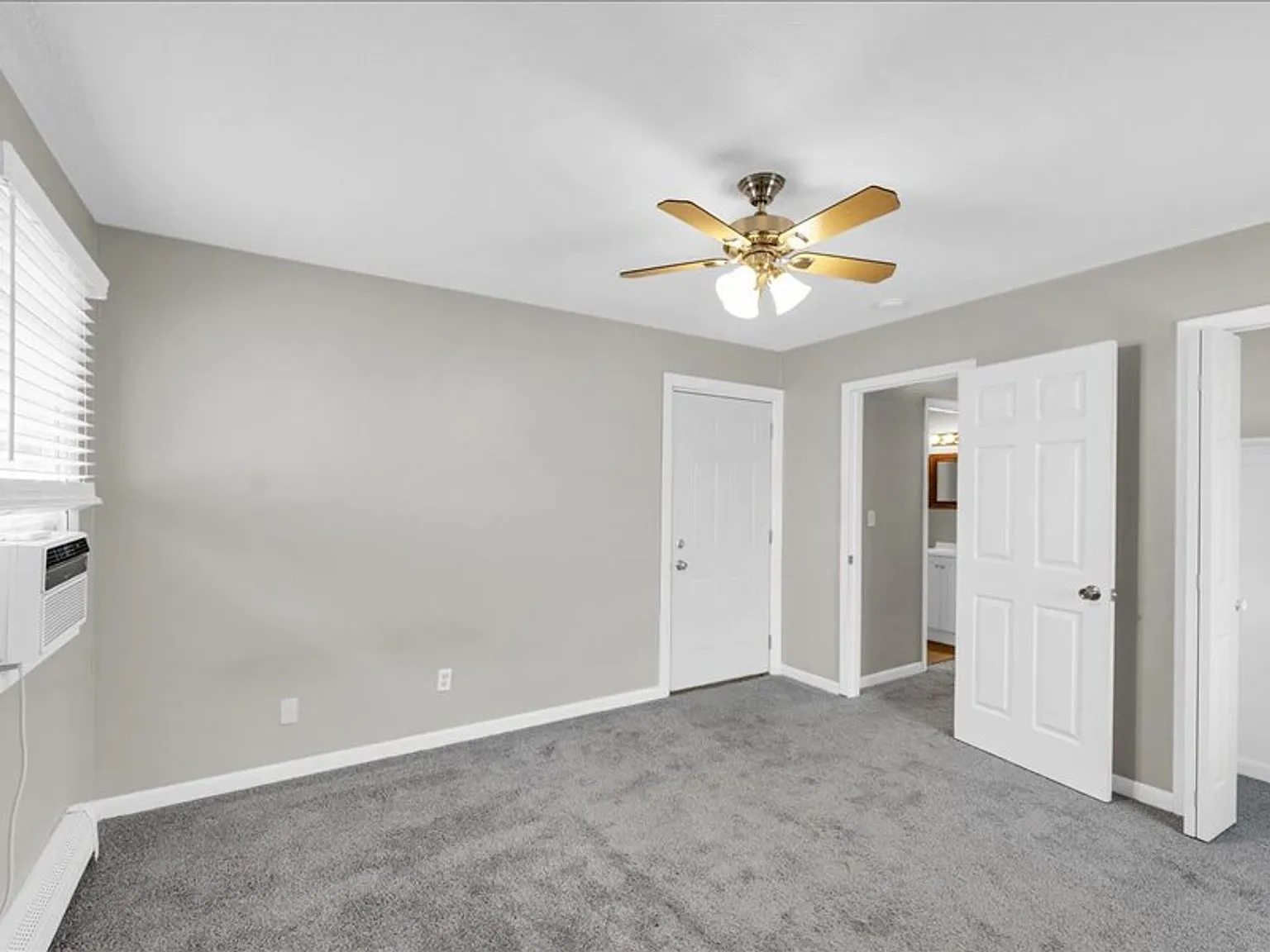 335 Riley — Photo 3