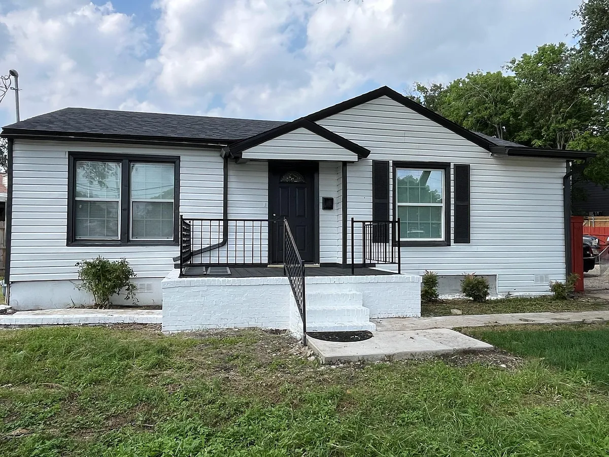 Building Photo - 4701 W Mockingbird Ln