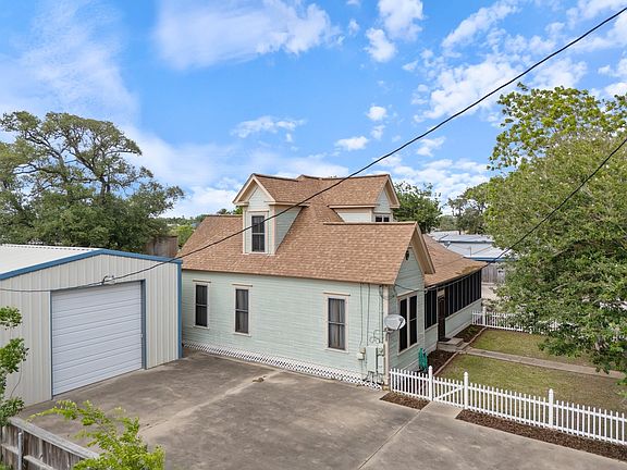 4th image of 260 Fisher St