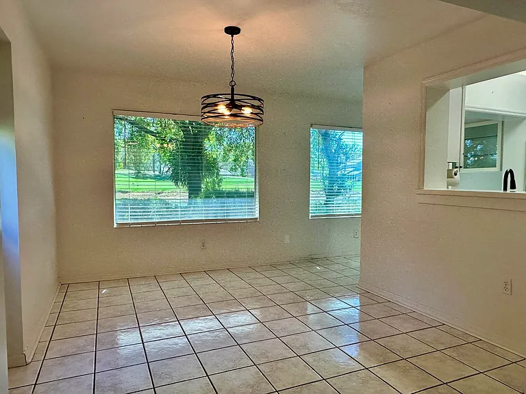 2439 Saint Augustine Blvd — Photo 11